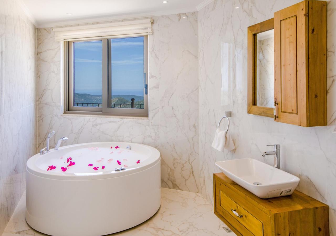 Villa Bella 5 Sleeps 6 Isolated Pool See&Montain View Uzumlu  Buitenkant foto