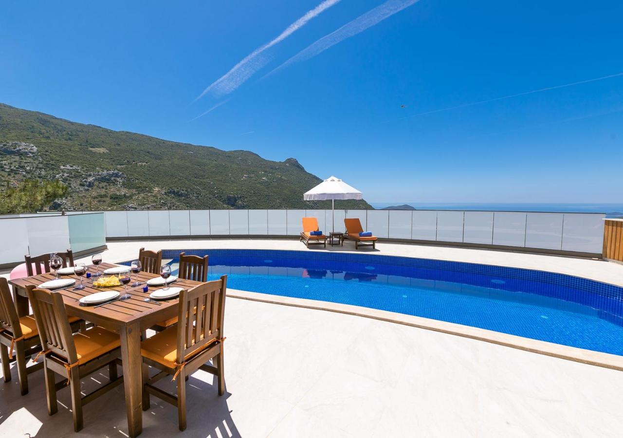 Villa Bella 5 Sleeps 6 Isolated Pool See&Montain View Uzumlu  Buitenkant foto
